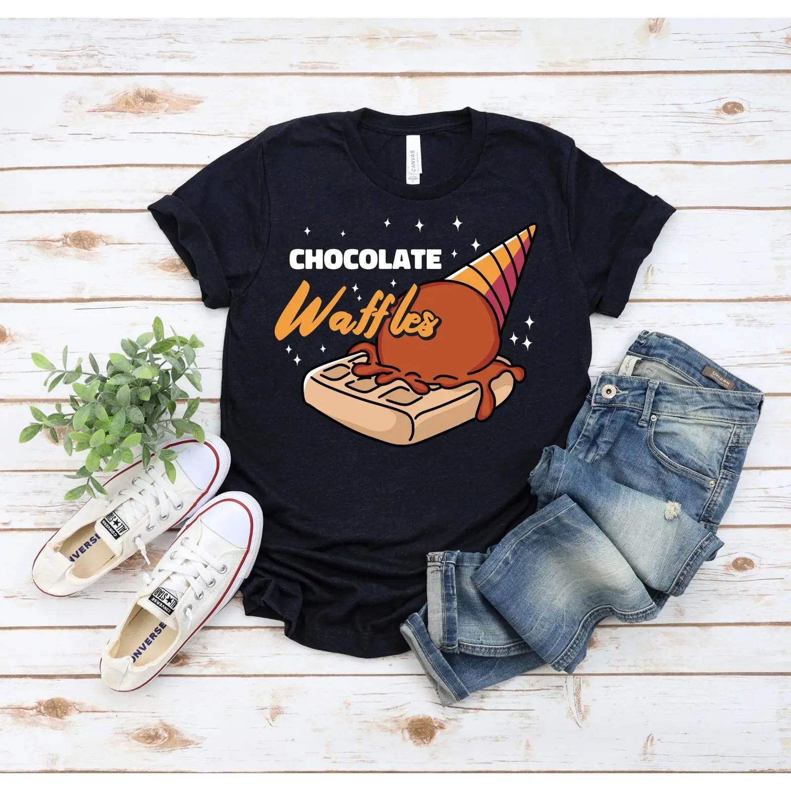 Foody Snacks - ワッフルとチョコレートアイスクリーム Tシャツ 甘いデザート愛好家 面白いグルメ 食べ物好きのための ヴィンテージ